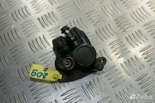 Суппорт передний Suzuki DF200/DR200