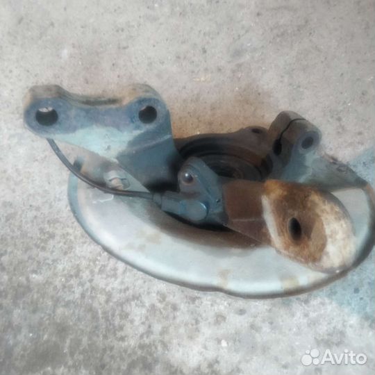 Кулак поворотный лансер 9 левый