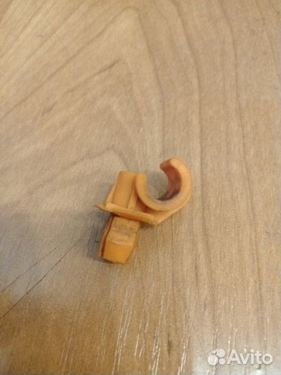 Фиксатор (клипса) упора капота Volkswagen Polo