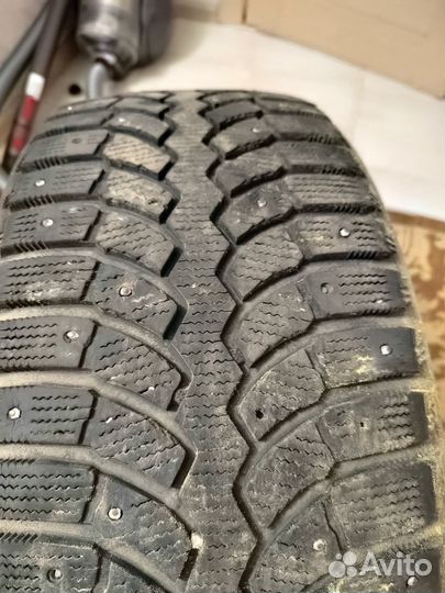 Bridgestone Blizzak Spike-01 225/50 R17 98T