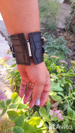 Браслет из кожи крокодила