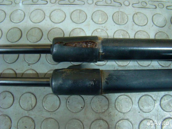 Hyundai ix35 Амортизатор двери багажника