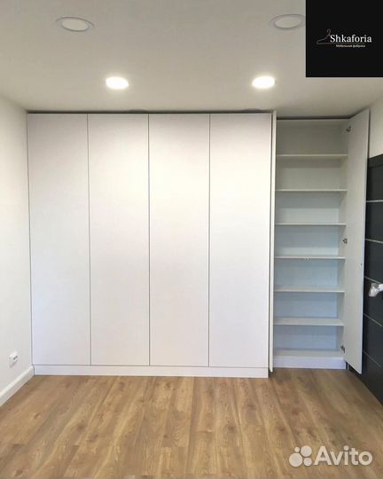 Шкаф с встроенной гладильной доской