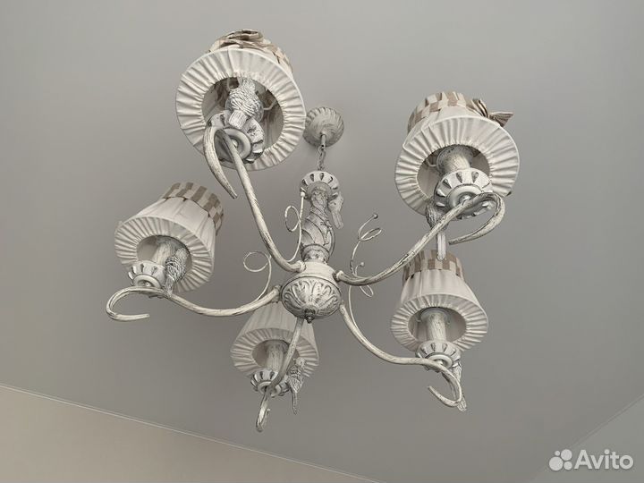 Люстра Прованс в золотой патине 8 плафонов