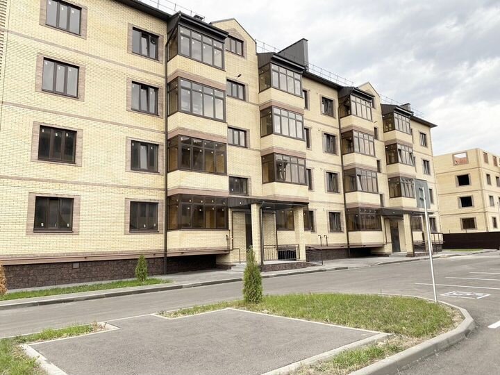 2-к. квартира, 65 м², 2/4 эт.