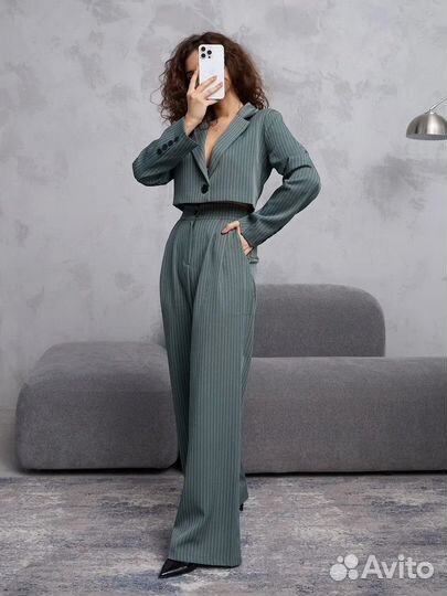 Костюм брючный новый