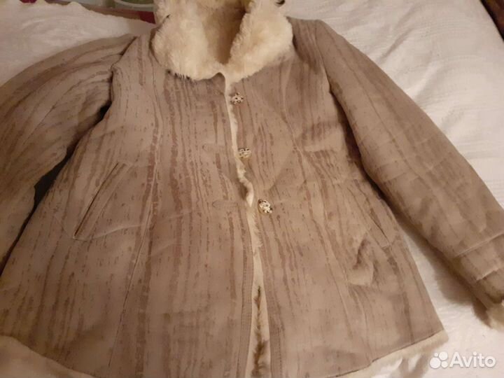 Куртки, полушубки светлые облегченки