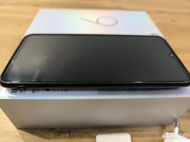 Xiaomi Mi 9, 6/64 ГБ