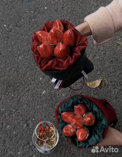 Букеты/наборы с клубникой, бананы в шоколаде