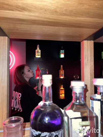 Бармен в ночной клуб