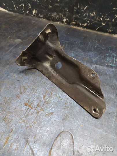 Кронштейн крыла Volkswagen Golf V