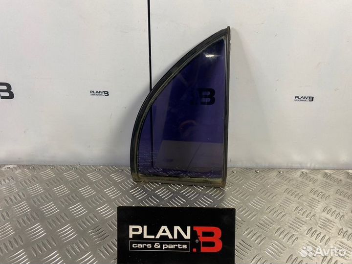 Форточка двери задняя правая Toyota Carina E 1992