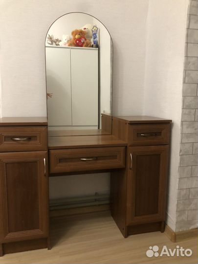 Трюмо трельяж с зеркалом, туалетный столик