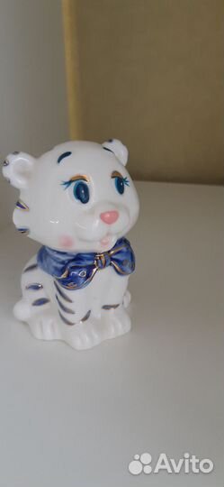 Фарфоровые фигурки гжель