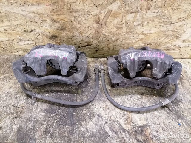 Суппорт передний Toyota Avensis T25