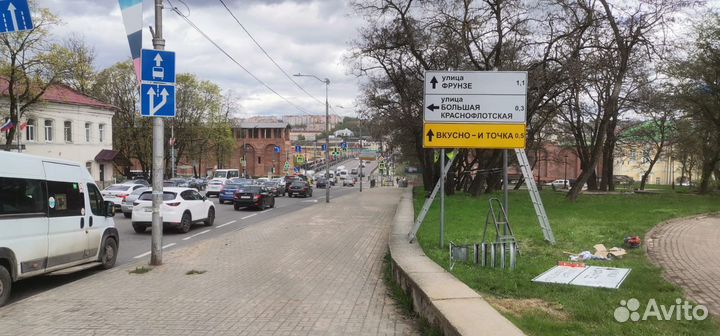 Реклама на дорожных знаках