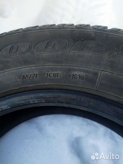 Goodyear UltraGrip 215/65 R16