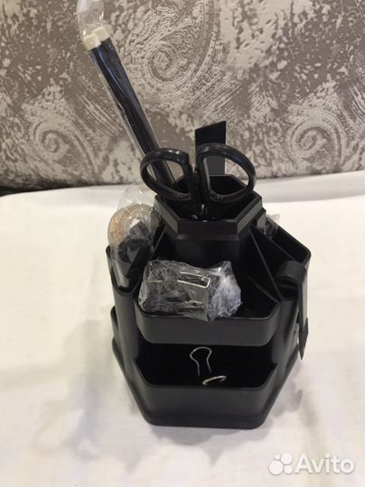 Органайзер с канцелярскими принадлежностями