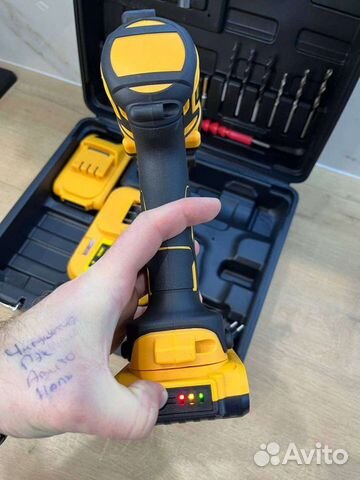 Шуруповерт dewalt 26v ударный+биты