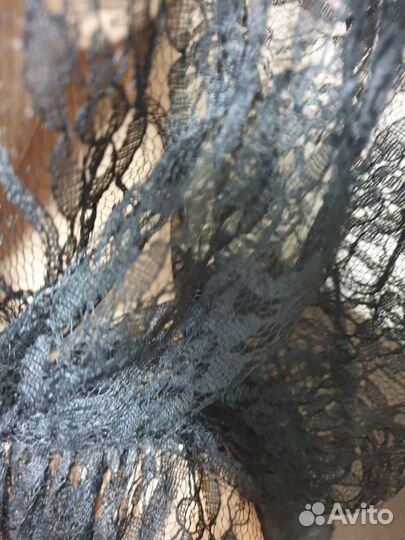 Черный кружевной платок в храм + брошь