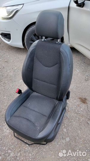 Передние кресла Citroen C4 Sedan