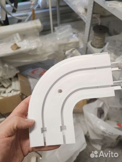 Настенное крепление для карнизов