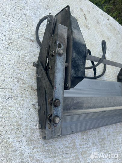 Ступенька-подножка выдвижная