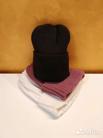 Шапка и манишка теплый набор в подарк
