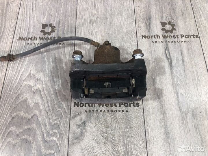 Суппорт передний левый Nissan Juke (Yf15)