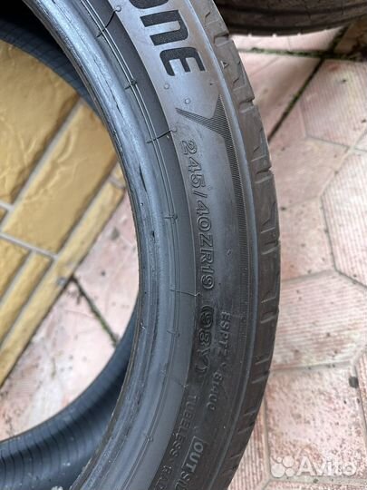 Bridgestone Potenza S001 245/40 R19 и 275/35 R19 100Y