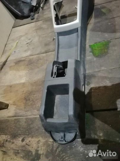 Консоль между сидений Opel Astra H