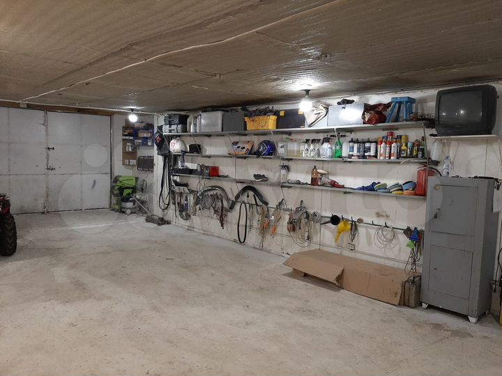 Гараж, > 30 м²