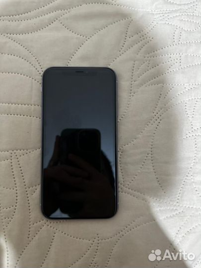 Телефон iPhone 11