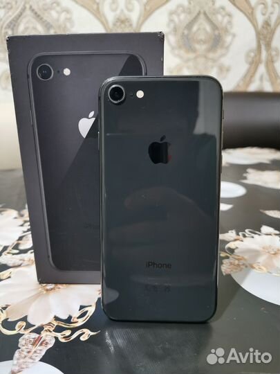 Телефон iPhone 8