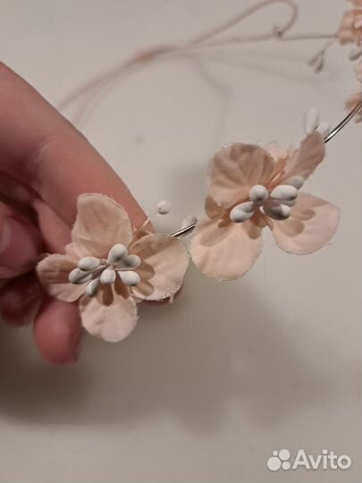 Ободок с цветами женский