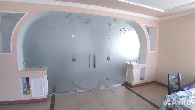 Дверь стеклянная межкомнатная