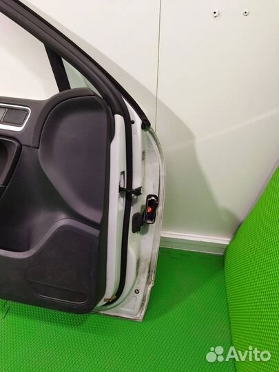 Обшивка двери (карта) передняя левая Volkswagen