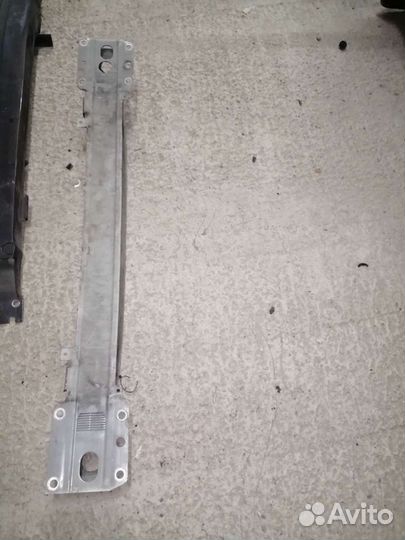 Усилитель бампера на volvo S 80