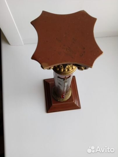 Старинный комнатный термометр ввиде колонны