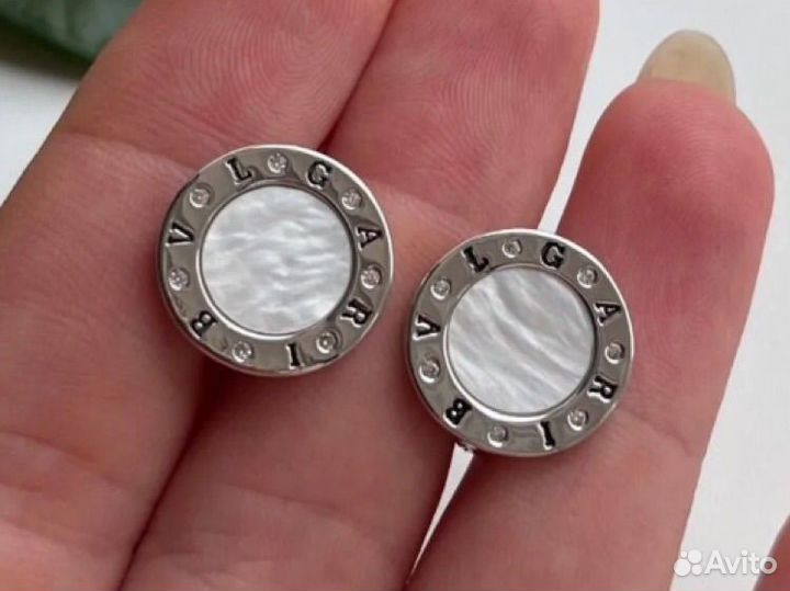 Серьги круглые Bvlgari с перламутром
