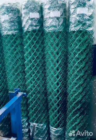 Сетка рабица металлическая в зеленом цвете