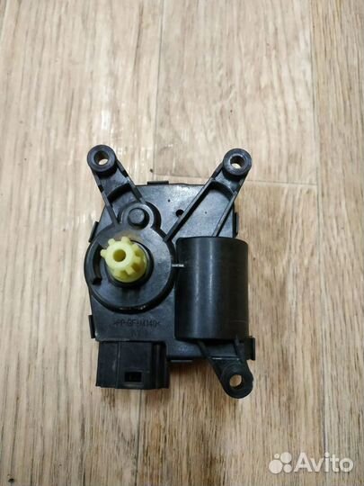 Моторчик заслонки отопителя Ford Focus III