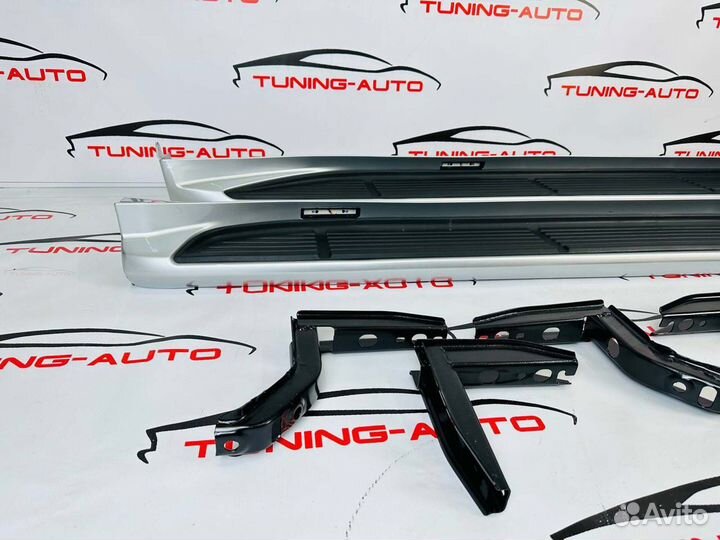 Подножки Toyota Land Cruiser 100 с подсветкой P685