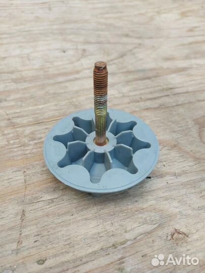 Крепление запаски Toyota Prius 2 NHW20 51931-21030