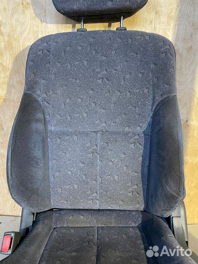 Переднее левое сидение Kia Spectra