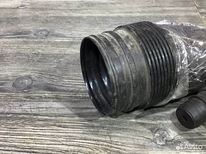 Шланг забора воздуха Volkswagen Touareg