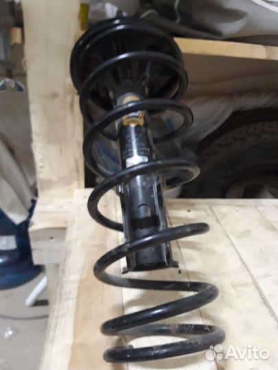 Задний,передний амортизатор с пружиной