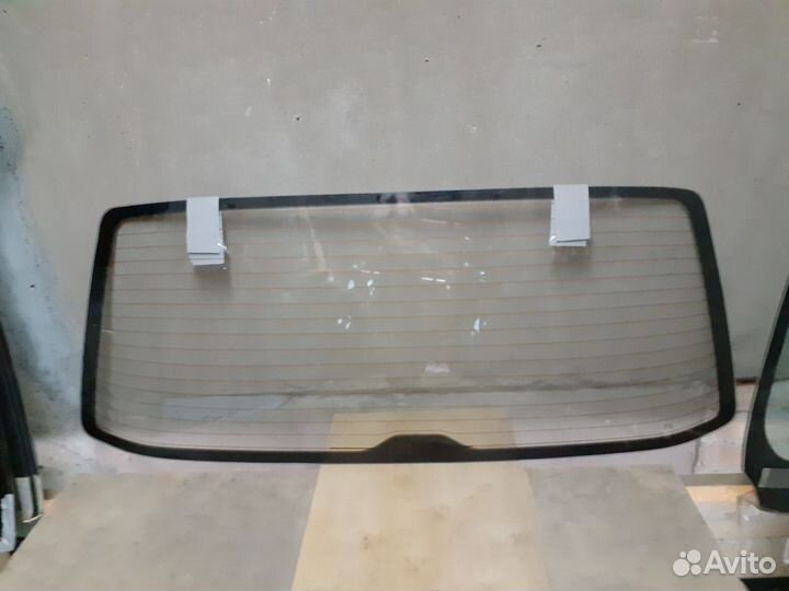 Стекло заднее Volkswagen Transporter T5