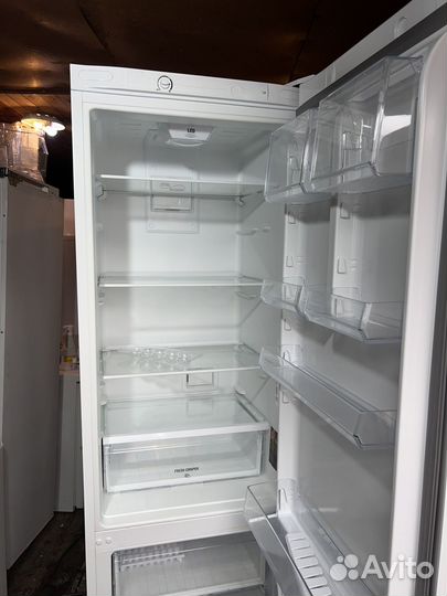 Холодильник Hotpoint Ariston HF4200W