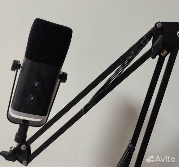 Студийный микрофон